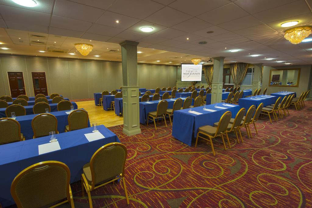 Treacys West County Conference And Leisure Centre Hotel Ennis Exterior photo